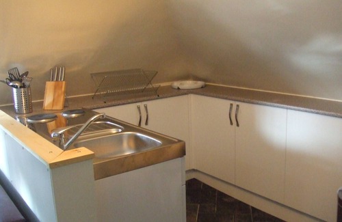 New Forest District Apartment | Dog friendly first floor apartments in historic thatched cottage in New Forest