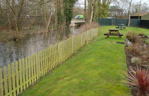 New Forest District Apartment | Dog friendly first floor apartments in historic thatched cottage in New Forest