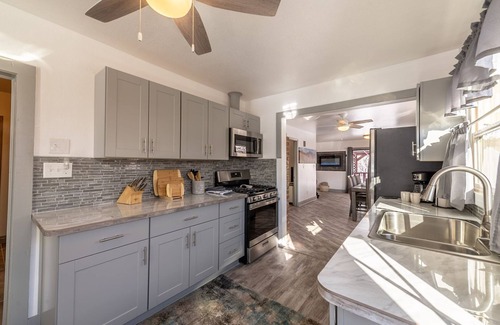 Salida House | Dog Friendly Heart of the Rockies River Getaway!