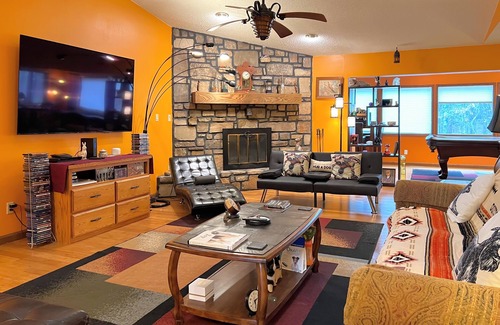 Hot Springs Village House | Dog-friendly home in gated community with pool table, golf, fenced yard, grill