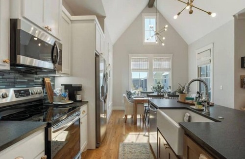 Eufaula House | Dog Friendly Home in Carlton Landing | Blue Haven