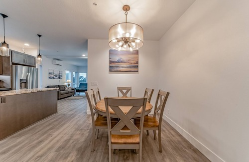 Gold Beach Apartment | Dog-friendly home near the ocean with fireplaces, grill, balcony & deck