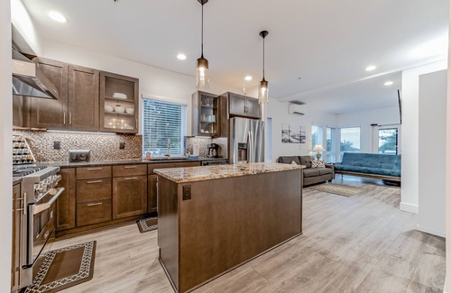 Gold Beach Apartment | Dog-friendly home near the ocean with fireplaces, grill, balcony & deck