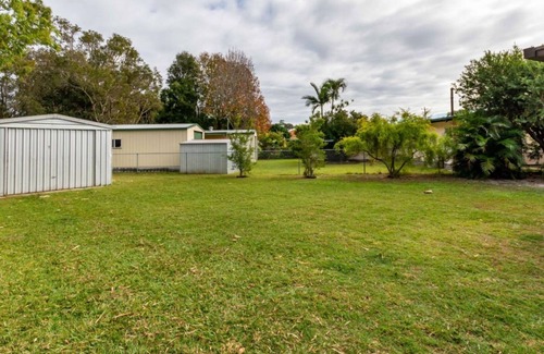 Bongaree House | Dog Friendly Home with Room for a Boat