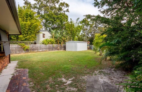 Bongaree House | Dog Friendly Home with Room for a Boat