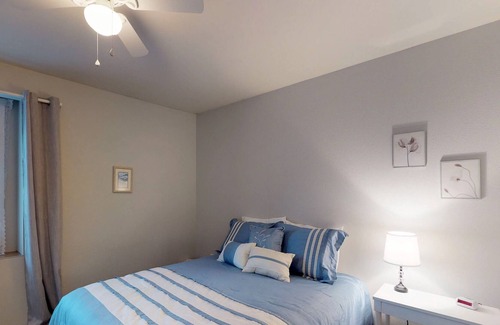 Clinton Cottage | Dog-friendly home with free WiFi & a full kitchen - walk to the ferry & beach