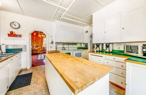 Gearhart House | Dog-Friendly Home with Sea Views on Little Beach and Half-Mile to the Ocean