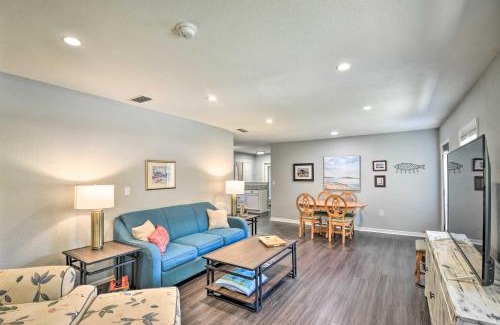 Harbor Oaks Bay Shore House | Dog-Friendly Home with Gas Grill - Walk to Rose Bay!