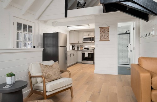 Laurelville Cabin | Dog friendly hot tub + fire pit + shared game room