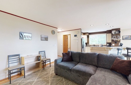 Retsil House | Dog-friendly house w/enclosed yard, dedicated workspace, gas grill, W/D