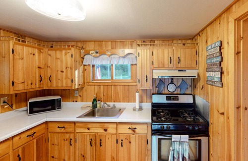 Eddington Cabin | Dog-friendly lakefront cottage with firepit, grill, partial AC, bar, loft & TV