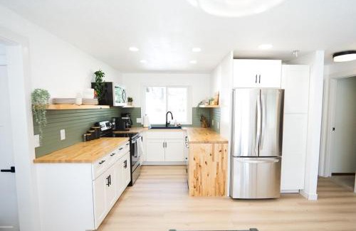 Sisters House | Dog Friendly Modern Home