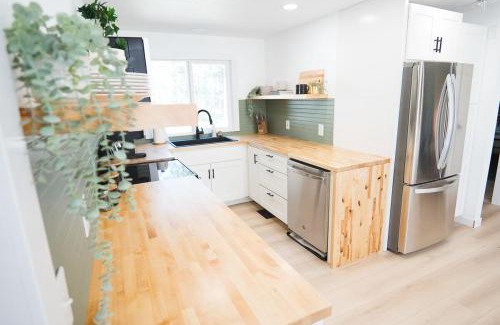 Sisters House | Dog Friendly Modern Home
