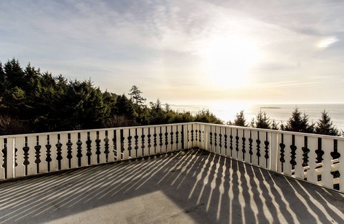 Otter Rock House | Dog-Friendly Oceanfront Suite with Views of Pacific & Easy Beach Access