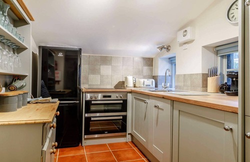 Fairford Cottage | Dog friendly one bed holiday cottage in Fairford - Wood Cottage