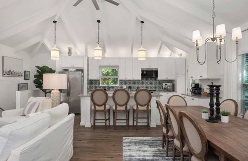 Southern Shores House | Dog Friendly, Pool, Hot Tub, 5Min Walk to Beach!