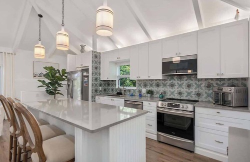 Southern Shores House | Dog Friendly, Pool, Hot Tub, 5Min Walk to Beach!