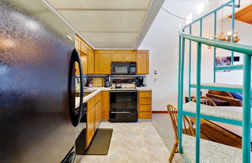 Gold Beach Condo | Dog-friendly, riverfront condo w/a full kitchen & stunning views