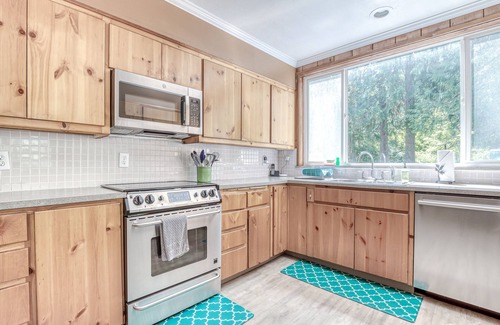 Molalla House | Dog-Friendly Riverfront Retreat with Private Hot Tub, Firepit & Free WiFi