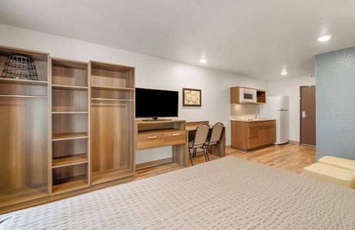 Newnan Hotel | Dog-Friendly Room w/Cooking Facilities Near Great Outdoor Attractions