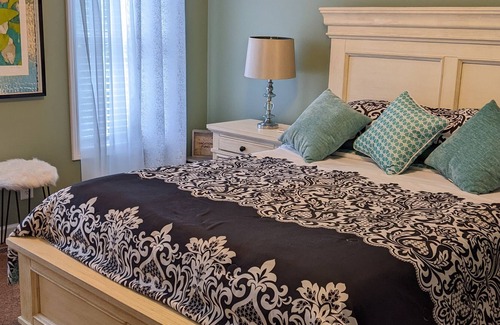 Graham House | Dog Friendly, Small Town Charm, with Downtown area. Perfect for weekend getaway!