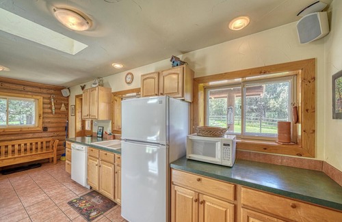 Howard Cabin | Dog Friendly- Star Mesa!