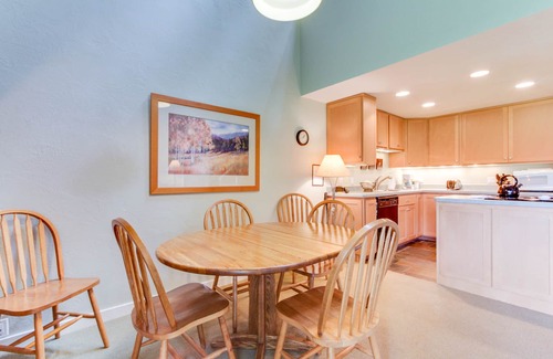 Overlook Park Condo | Dog-friendly Sunriver Condo with Great Location & View, SHARC Passes