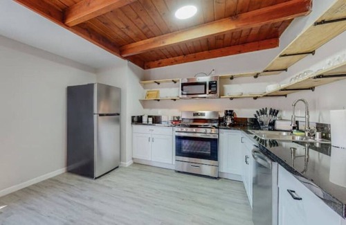 Pueblo Alto Apartment | ⟫ Dog Run & Courtyard 2 Bedroom Apt w/King Bed W&D
