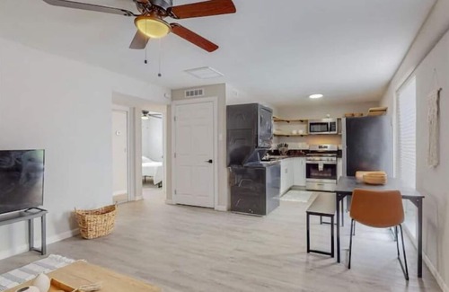 Pueblo Alto Apartment | ⟫ Dog Run & Courtyard 2 Bedroom Apt w/King Bed W&D