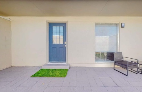 Pueblo Alto Apartment | ⟫ Dog Run & Courtyard 2 Bedroom Apt w/King Bed W&D