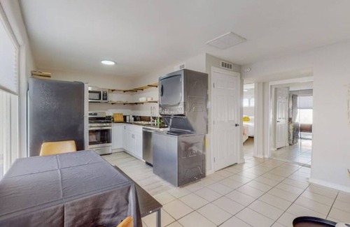 Pueblo Alto Apartment | ⟫ Dog Run & Courtyard 2 Bedroom Apt w/King Bed W&D
