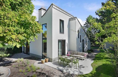 Ouddorp House | Doggersbank 38 Noordzeepark - Ouddorp - North Sea gem, wood-burning stove, big kitchen, garden with privacy