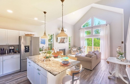 Ocean Park House | Dogs Ok, Modern, BBQ, Fire Pit, Serene (Highlands)