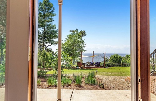 Fairhope Apartment | Dogwood at Jubilee Suites Bed & Breakfast. 1K/1Q/2B.