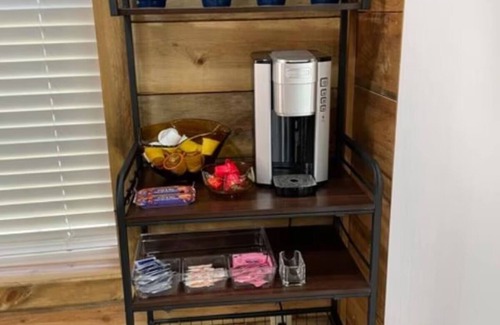 Tie Plant Cabin | Dogwoods-2 bedroom cabin with spacious parking