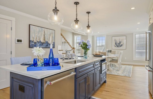 Harwich Port Condo | Dolce Vita: Luxury Condo with Rooftop Terrace