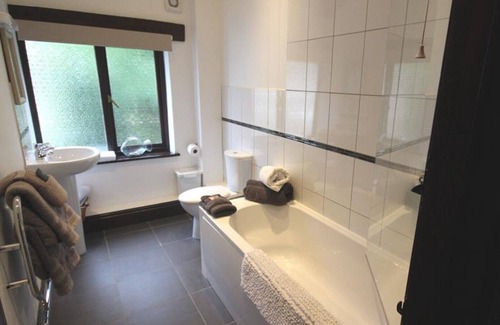 Liskeard House | Dolittles Den, a beautifully renovated barn situated in idyllic Cornish countryside