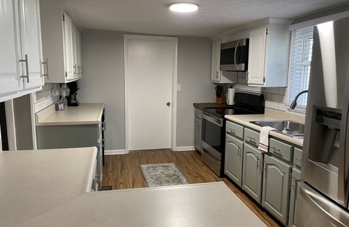 Lily House | Dolly inspired 1940s 2 bedroom Bungalow near Laurel Lake, hiking, and more