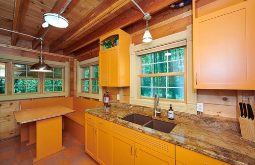 Fennville House | Dollybrook Cottage 1: Shared pool(closed for the season), private hot tub, pet friendly