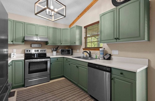 Sevierville Cabin | Dollywood 1 mi! Mountain View, Hot Tub, Fire Pit, King Suites, Arcade, Dogs OK!