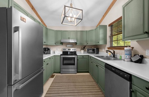 Sevierville Cabin | Dollywood 1 mi! Mountain View, Hot Tub, Fire Pit, King Suites, Arcade, Dogs OK!