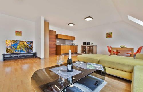 Banska Bystrica Apartment | Dolná - mezonetový apartmán na námestí pre 4