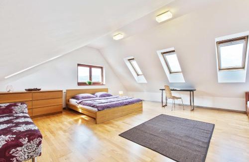 Banska Bystrica Apartment | Dolná - mezonetový apartmán na námestí pre 4