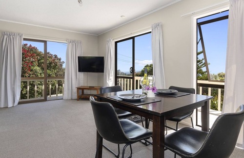 Tutukaka Cottage | DOLPHIN HIDEAWAY - TUTUKAKA BACH, family friendly in Ngunguru