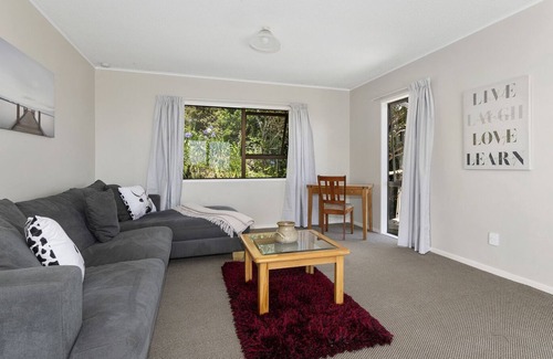 Tutukaka Cottage | DOLPHIN HIDEAWAY - TUTUKAKA BACH, family friendly in Ngunguru