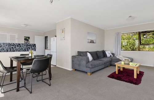 Tutukaka Cottage | DOLPHIN HIDEAWAY - TUTUKAKA BACH, family friendly in Ngunguru