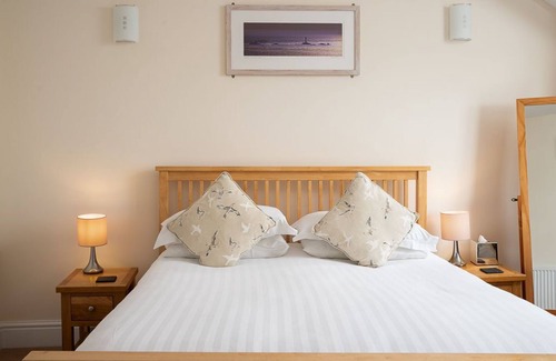 Chysauster Hotel | Dolphin Tavern