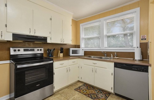 Southeast Pensacola House | Dolphina House-East Hill! 9 Miles from Pensacola Beach! Dog Friendly!