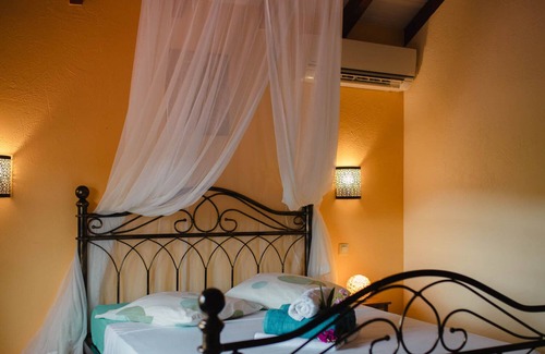 Saint-Louis Villa | Domaine Babwala, sa Villa Avec Piscine, son Bungalow et son Jardin Tropical