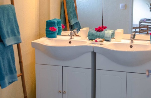 Saint-Louis Villa | Domaine Babwala, sa Villa Avec Piscine, son Bungalow et son Jardin Tropical